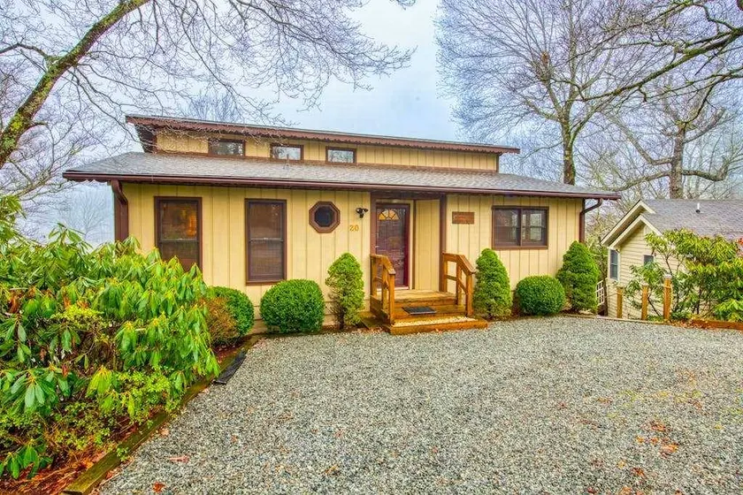 Crawdad Corner: Charming Cottage in Linville Land Harbor - Pool and Tennis Access! - Image 1
