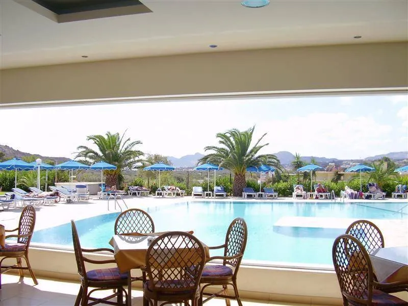 Holiday apartment with pool - Image 1