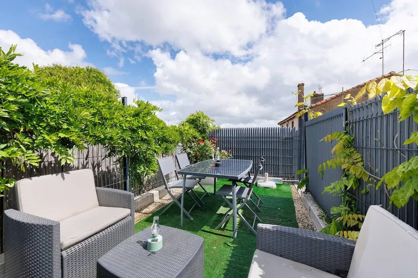 Flat with terrace | City view - Image 1