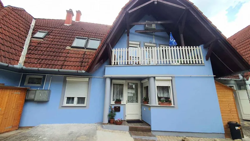 House with garden & BBQ - Image 1