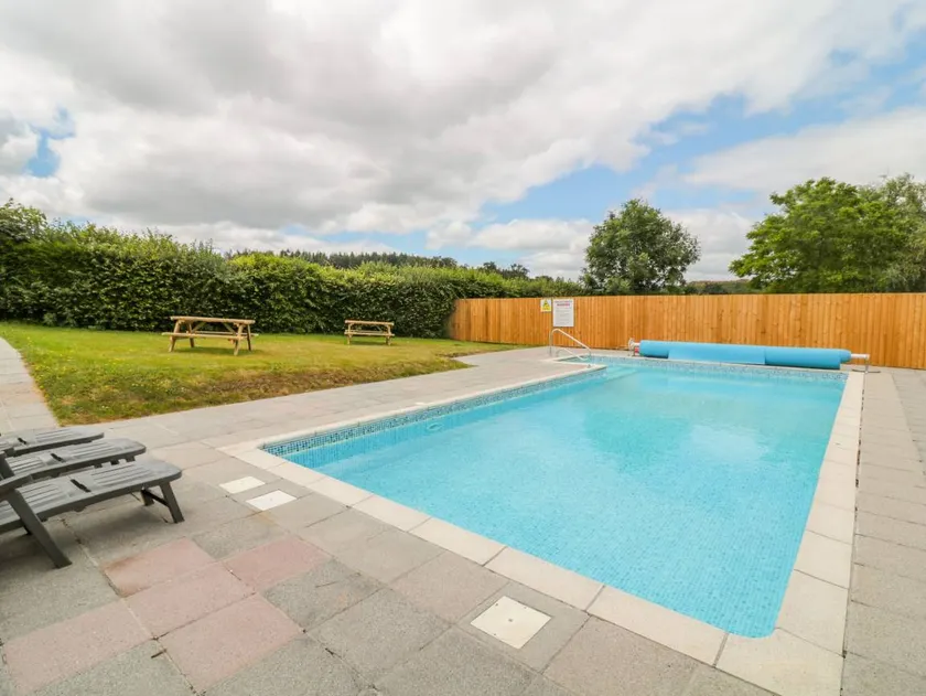 Landhaus mit Garten und Pool - Image 1