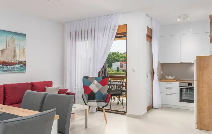 Family-friendly apartment with terrace, barbeque & garden - Image 1