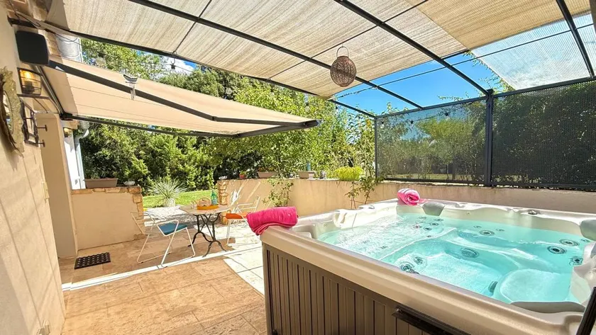 Fully equipped beautiful house with terrace, garden & jacuzzi | Garden view | Perfect for remote work - Image 1