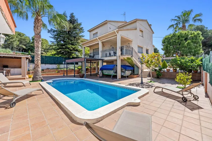 Holiday Home 'Anglada' with Sea View, Private Pool and Air Conditioning - Image 1