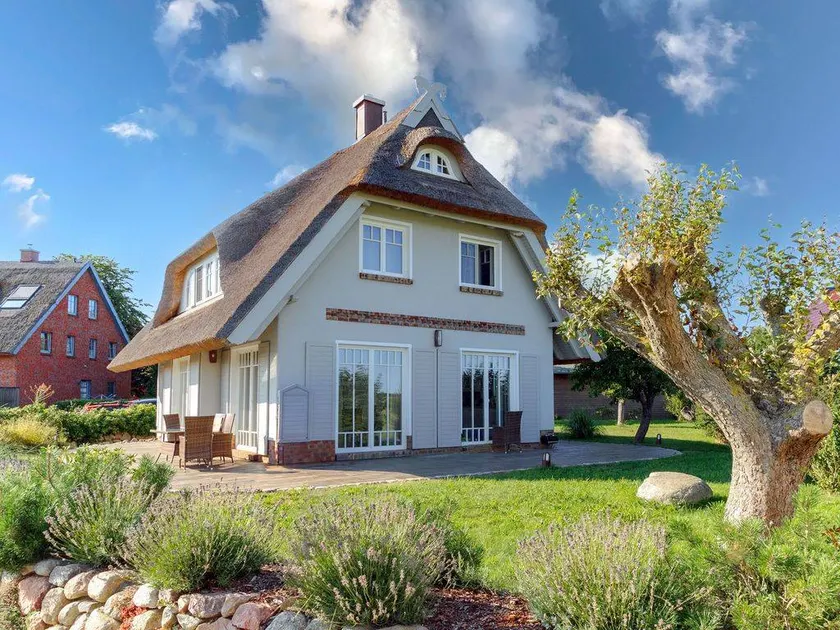 House with terrace, garden & sauna | Lake view - Image 1