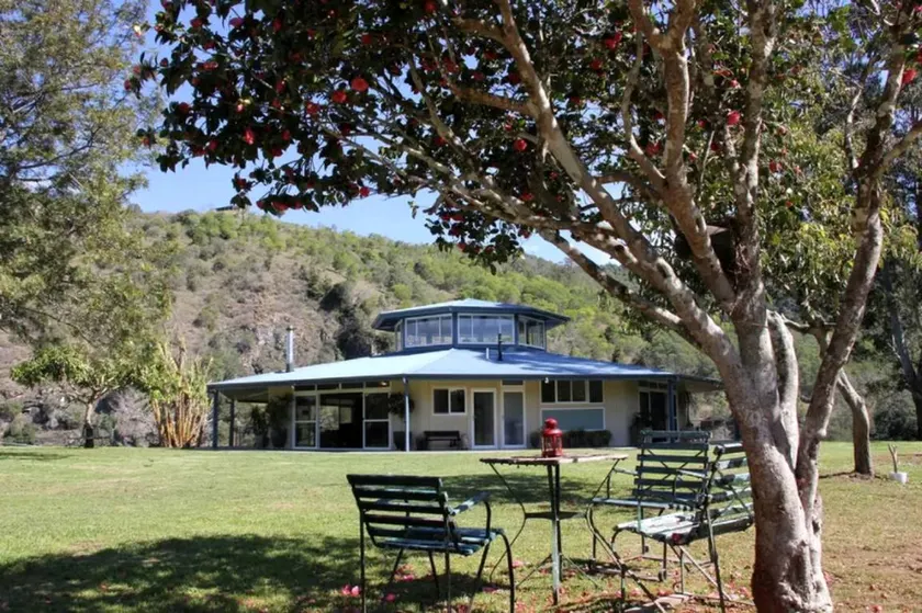 Rotating Cottage Rental with Panoramic Views in Caffrey's Flat, New South Wales - Image 1