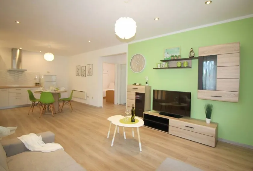 Ferienhaus mit Garten, Pool und Terrasse - Image 1