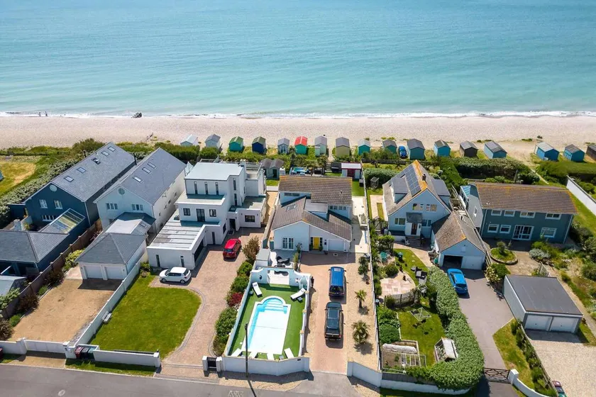 Children-friendly pleasant holiday home with fast internet, barbeque & garden | Sea view | Close to the beach | Pet-friendly - Image 1