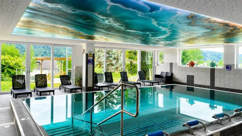 Holiday apartment with sauna, hot tub & pool | Lake view - Image 1