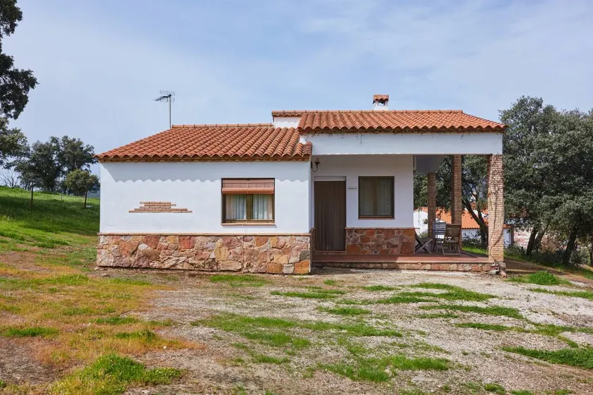Country House 'Casa El Águila' with Mountain View, Shared Pool and Air Conditioning - Image 1