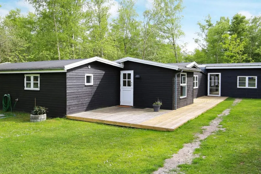Holiday home with sauna, barbeque & terrace - Image 1