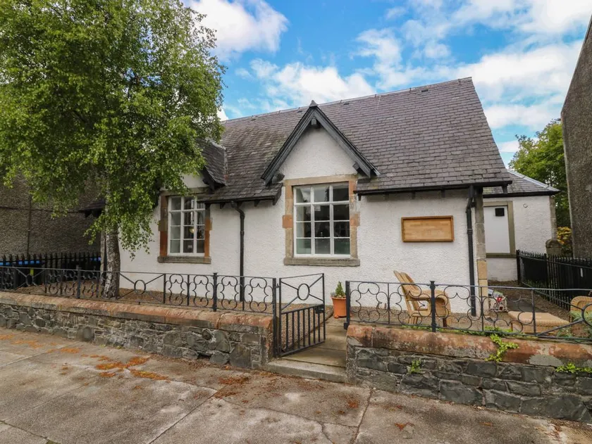 Cottage with garden - Image 1