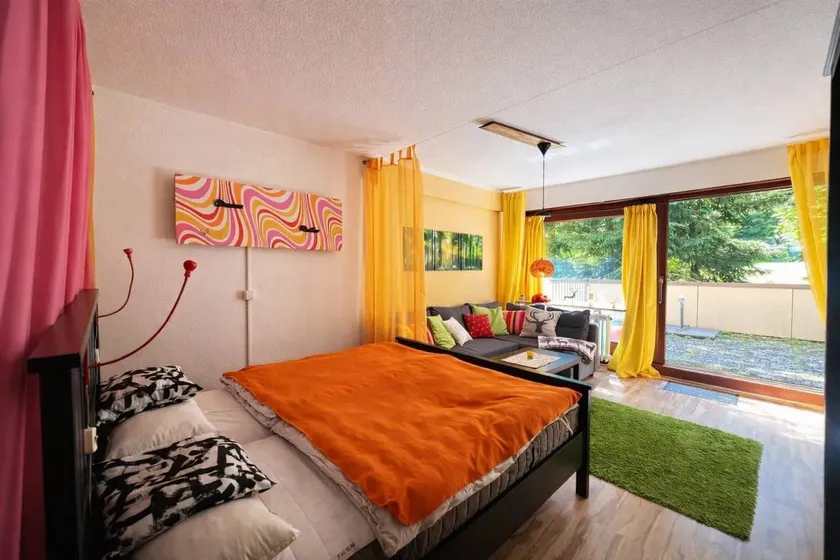 Studio with BBQ, sauna & heated pool | Mountain view - Image 1