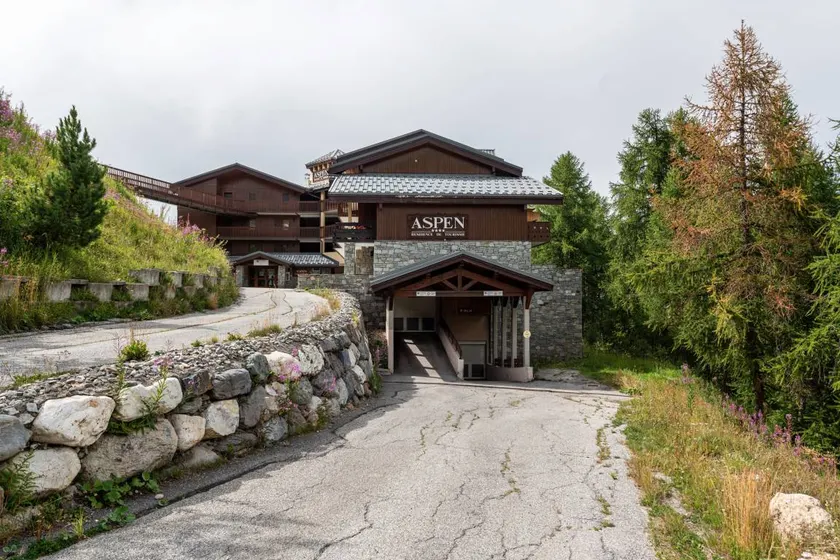 Merveilleux appartement avec sauna, piscine et jardin | Vue montagne | À côté du ski - Image 1