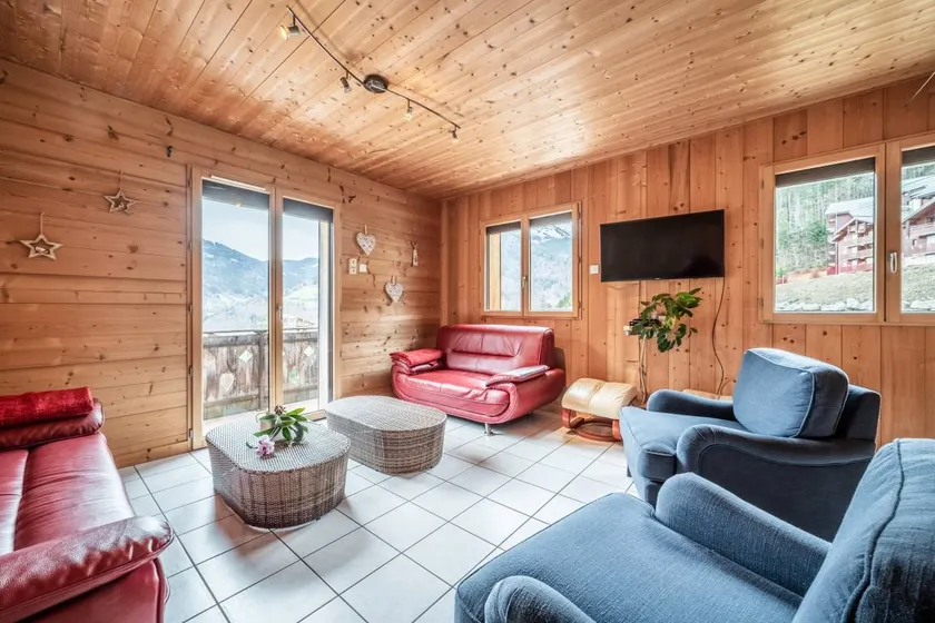 Child-friendly spacious flat with terrace & garden | Mountain view | Close to the ski - Image 1