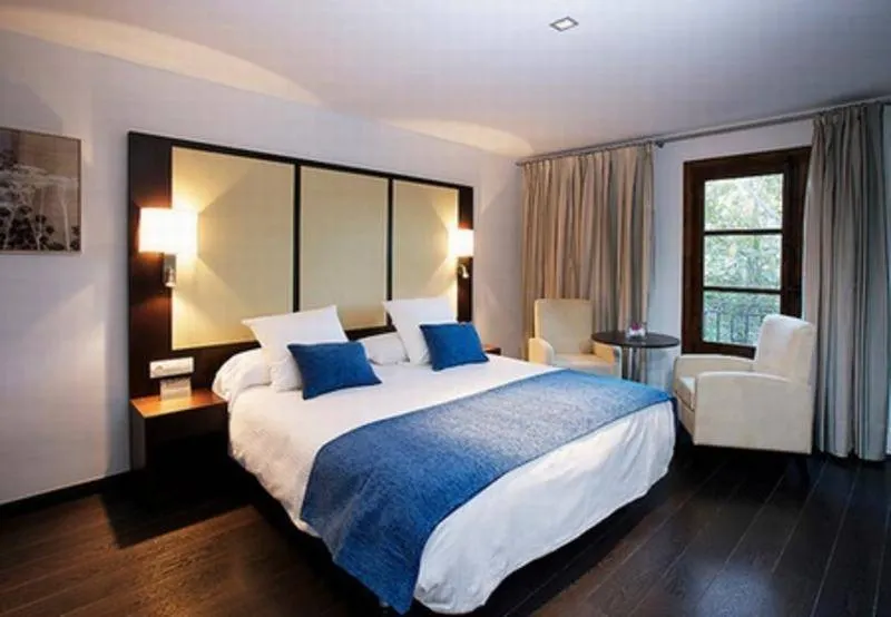 Child-friendly holiday apartment with pool & terrace - Image 1