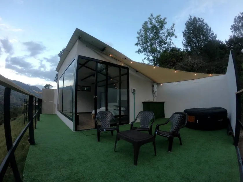 Machetá Cabin Retreat with Private Hot Tub and Stunning Mountain Views in Cundinamarca, Colombia - Image 1