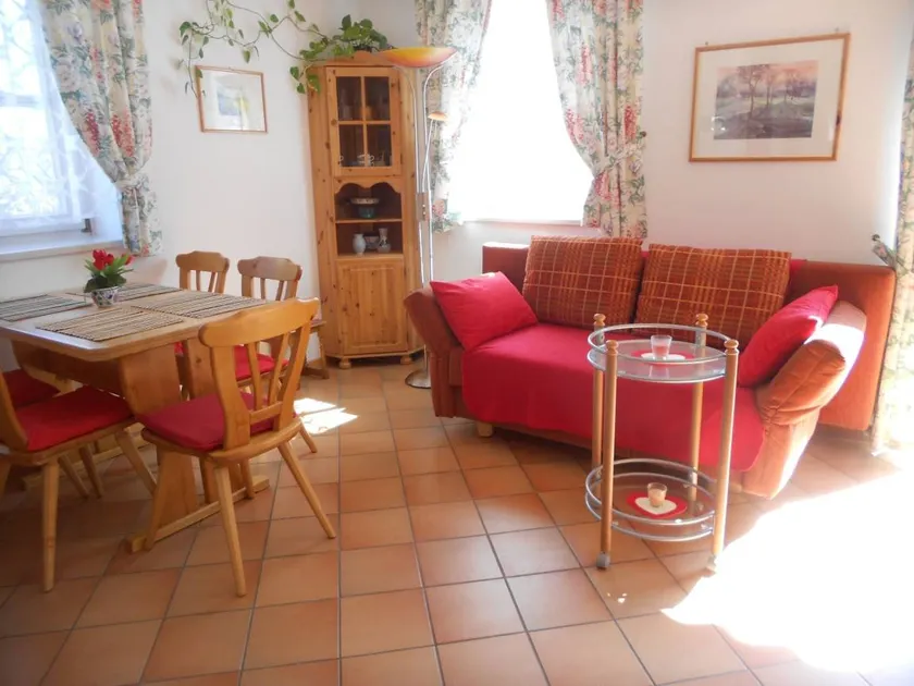 Holiday home with pool & terrace - Image 1