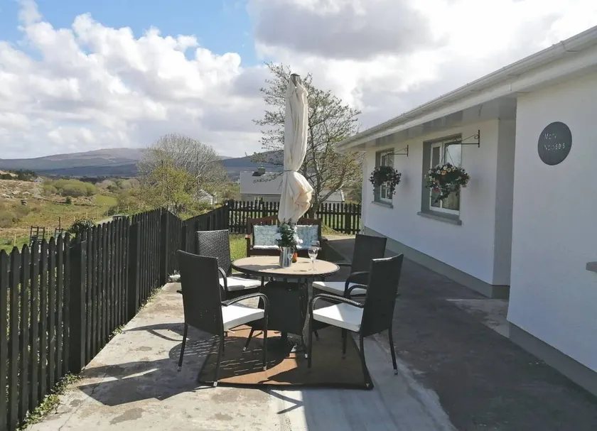 Holiday home with garden & barbeque - Image 1