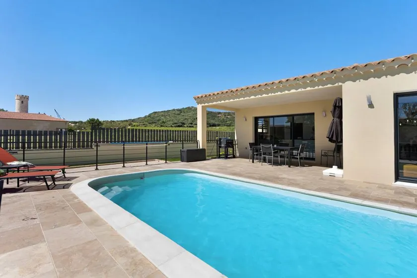 Holiday home with pool, garden & terrace - Image 1