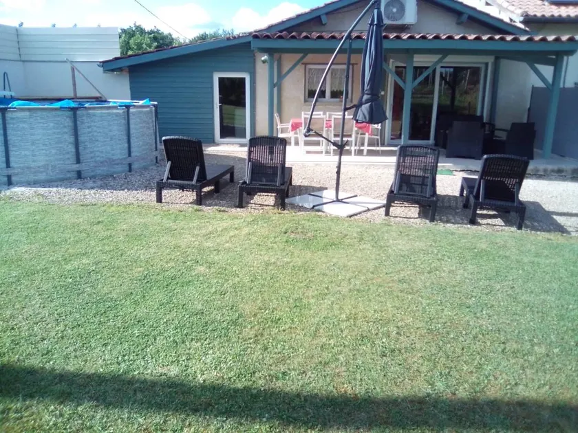 Cottage avec terrasse, piscine et jardin | Vue jardin - Image 1