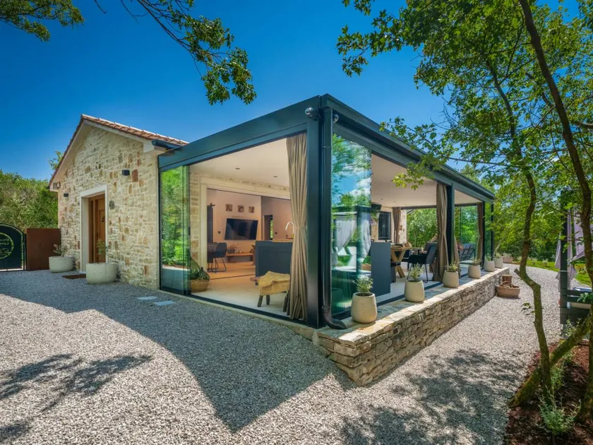 Holiday home with private pool, terrace & BBQ - Image 1
