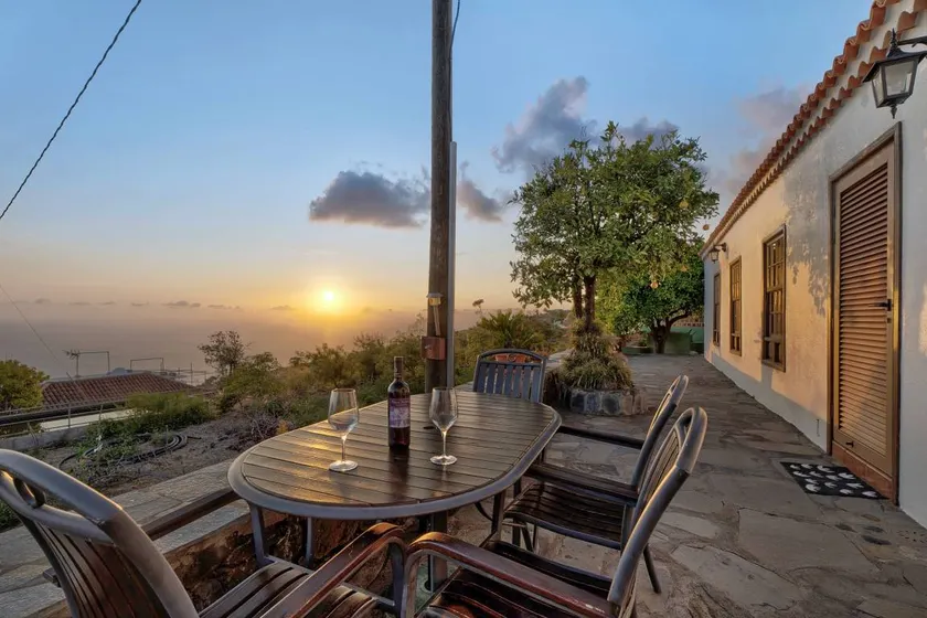 Holiday Home 'El Naranjo Viejo' with Sea View, Wi-Fi and Air Conditioning - Image 1