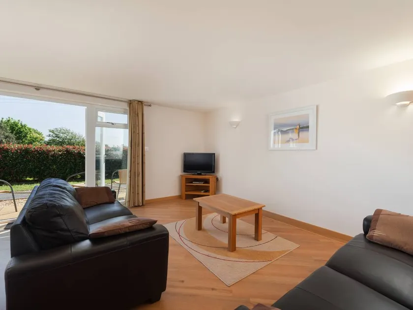 Holiday apartment with garden - Image 1