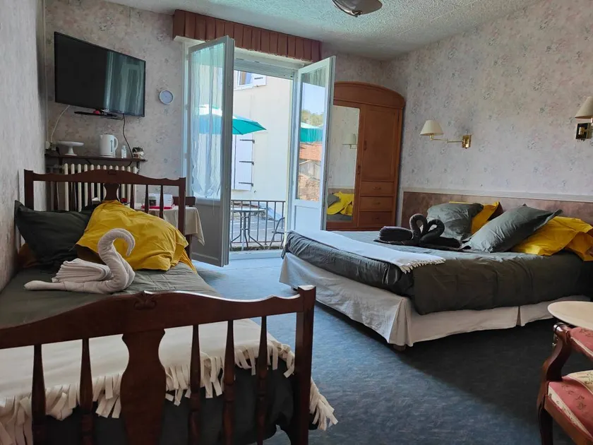Room “Domaine du Peuplier” with Shared Terrace, Balcony and Wi-Fi - Image 1