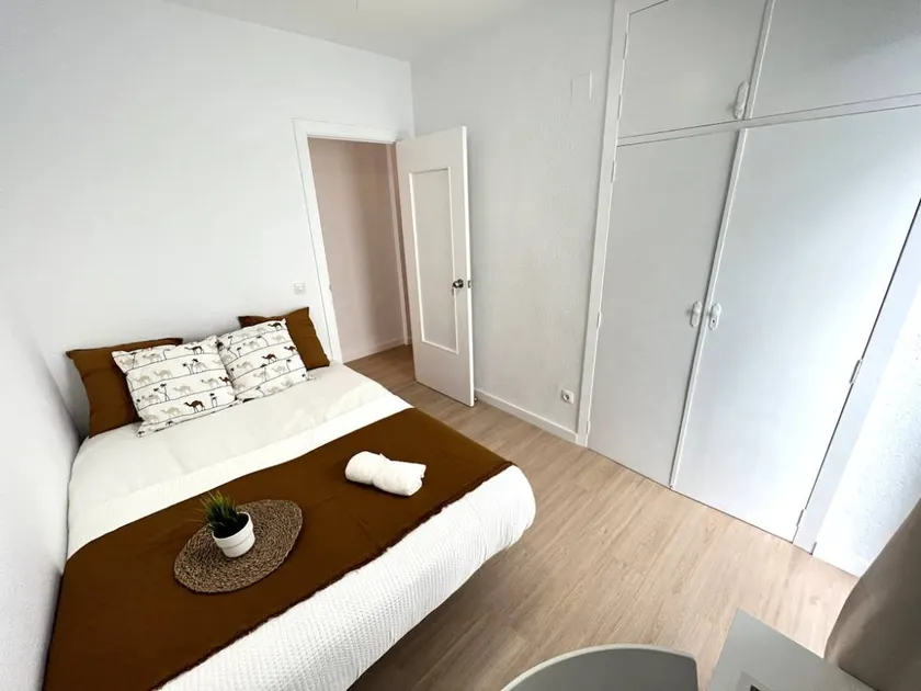 Grande chambre chez l'habitant - Image 1