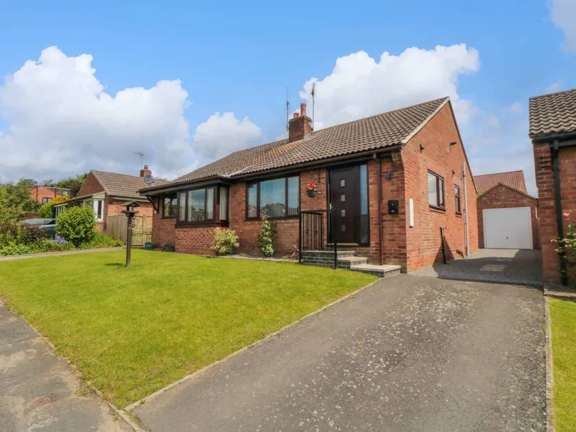 Family-friendly cottage with garden - Image 1