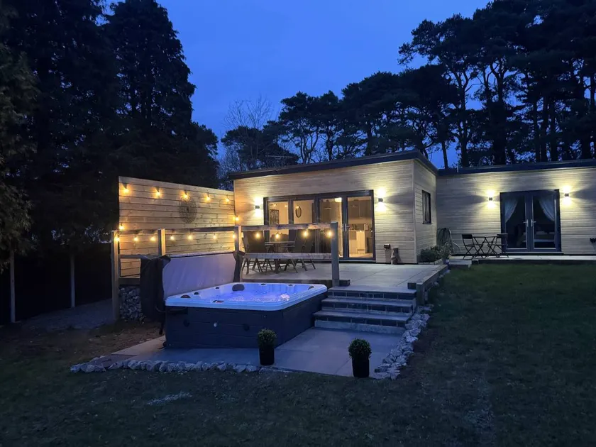 Merveilleux cottage convivial et familial avec jardin, jacuzzi et barbecue - Image 1