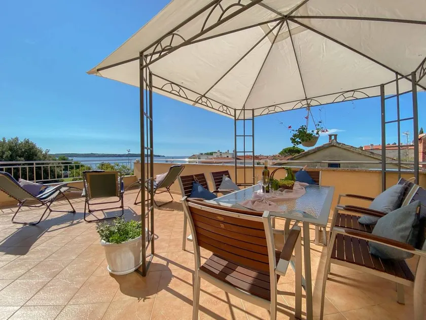 Fantastic flat 120 metres to the beach with sea view, sun loungers, air conditioning, WiFi - Image 1