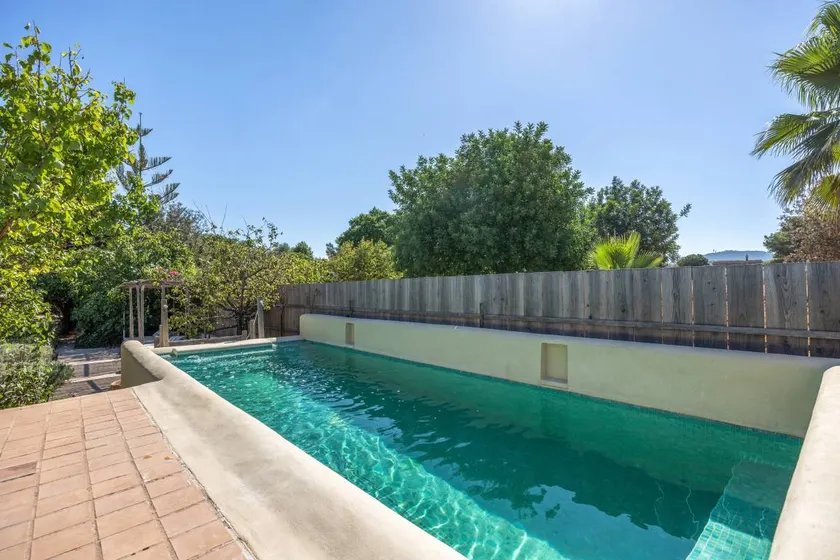 Estudio con barbacoa, piscina y jardín | Vistas al jardín - Image 1