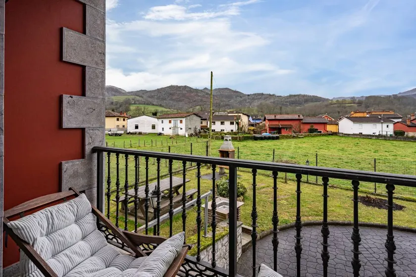 House with barbeque & terrace | Garden view - Image 1