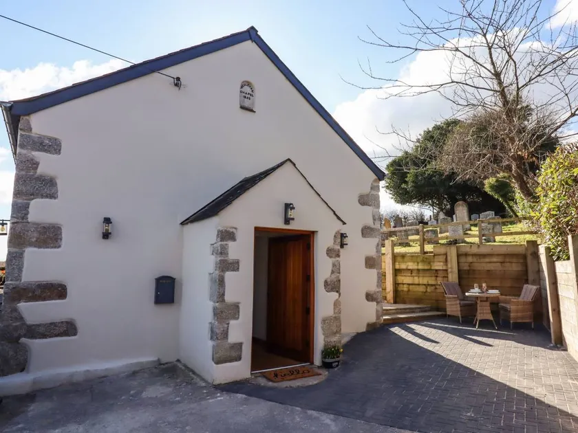 Family-friendly cottage with BBQ & garden | Beach view - Image 1