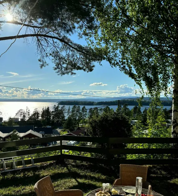 Familienfreundliches wunderschönes Ferienhaus mit Garten, Terrasse und Grill | Meerblick | Perfekt für die Arbeit von Zuhause | Haustiere erlaubt - Image 1