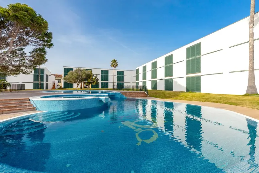 Maison avec piscine et jardin | Vue jardin - Image 1