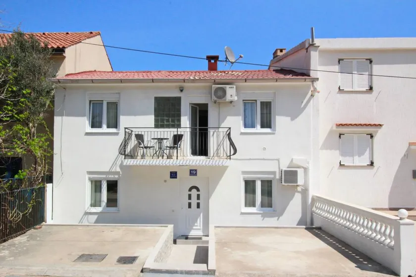 Dedicated room with terrace - Image 1