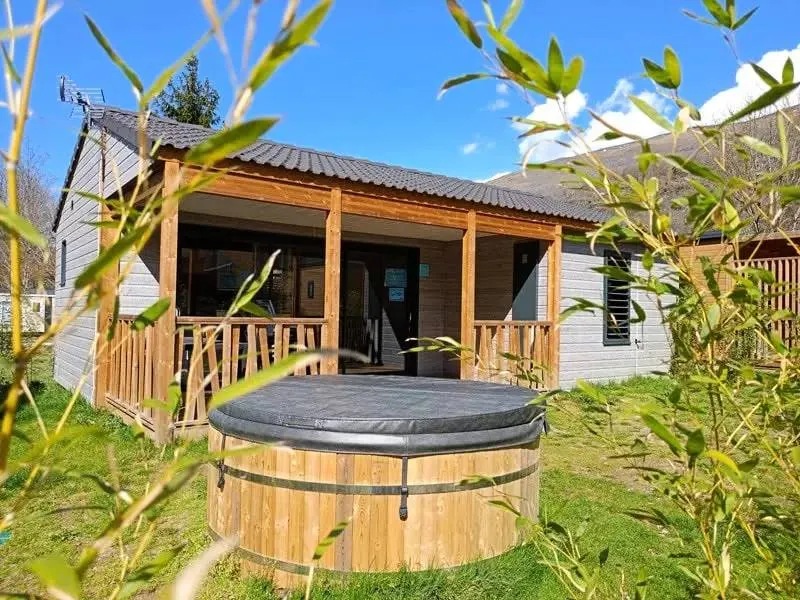 Flower Camping La Marmotte - Chalet SPA Confort 35m² - 2 bedrooms Covered terrace Reversible air conditioning TV 4 people - Image 1