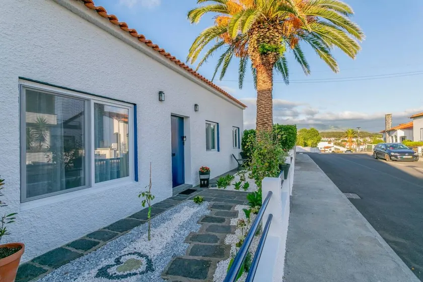 Family-oriented charming house with garden & barbeque | Beach nearby | Dogs allowed - Image 1
