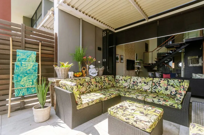 Luxurious Seaview Three Bedroom Apartment - Image 1