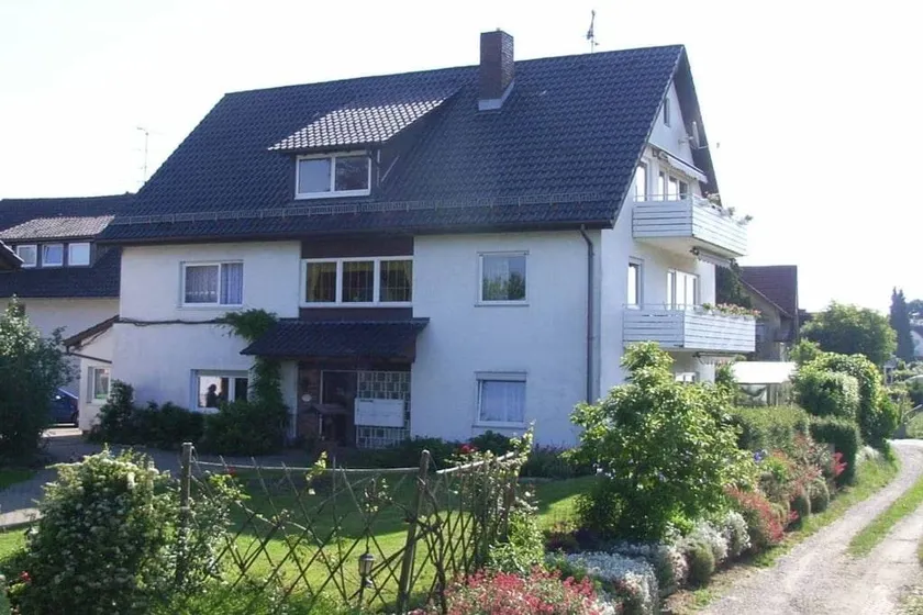 House with terrace & garden - Image 1