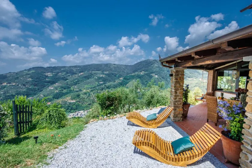 Villa in Pescia with Tuscan Wine Views - Image 1