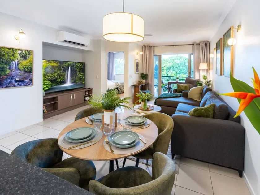 Family-friendly holiday apartment with BBQ, fast internet & pool - Image 1