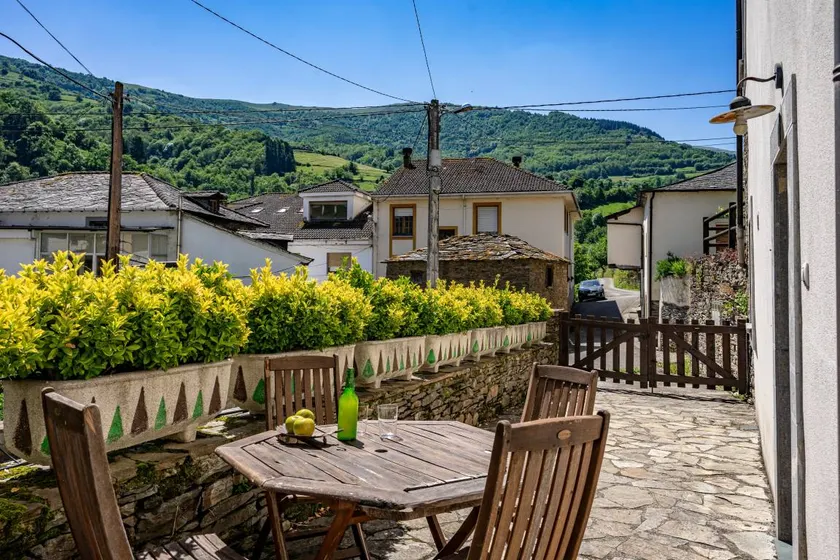 Apartment 'Apartamento Narcea 4' with Mountain View, Private Terrace and Wi-Fi - Image 1
