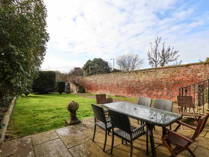 Cottage with terrace & garden | Beach view - Image 1
