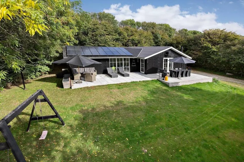 Holiday home with hot tub, pool & sauna - Image 1