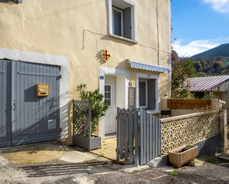 Holiday home with terrace & barbecue - Image 1