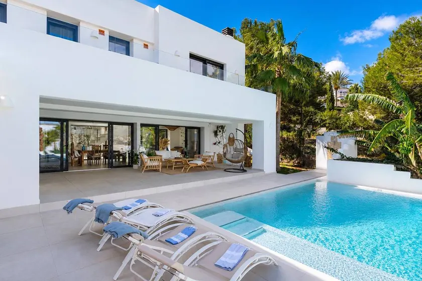 Casa con terrazza, giardino e piscina privata - Image 1